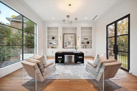 This luxurious study features custom built-in bookshelves and is graced with rich European white oak flooring, creating a warm and inviting atmosphere. French doors flood the space with natural light while offering sweeping views of the lush, expansive back lawn. A perfect blend of elegance and tranquility, this study provides an inspiring space for both work and relaxation.