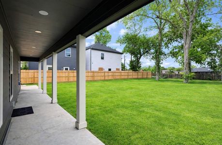 New construction Single-Family house 5125 Larkspur St, Houston, TX 77033 - image