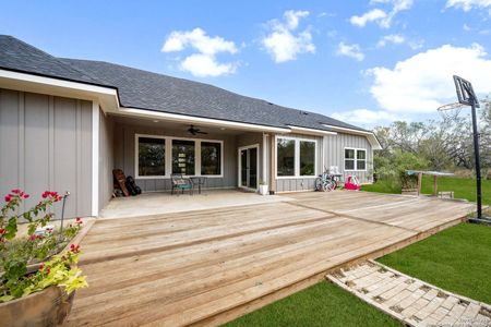 New construction Single-Family house 558 County Rd 7713, Devine, TX 78016 - image