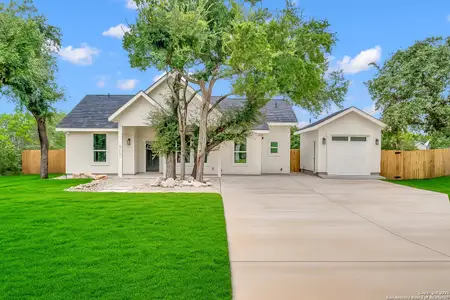 New construction Single-Family house 645 Jonquil, Spring Branch, TX 78070 - image