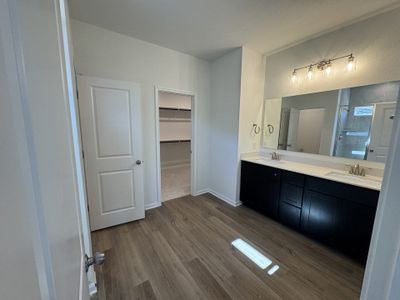 New construction Single-Family house 3725 Pin Oak Hls, Seguin, TX 78155 plan Ford - image 12