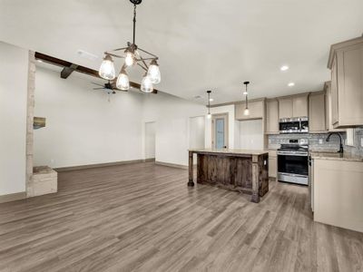 New construction Single-Family house 1237 Thistle Hill Trl, Weatherford, TX 76087 null- photo 18 18