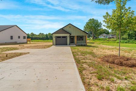 New construction Single-Family house 705 S Grove St, Lincolnton, NC 28092 - image
