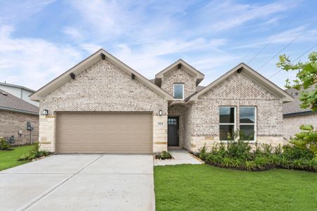 New construction Single-Family house 3214 Emerald Hills Dr, Angleton, TX 77516 - image