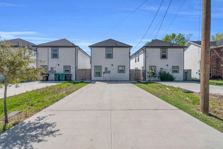 New construction Single-Family house 8124 Sterlingshire St, Unit A and B, Houston, TX 77078 - image