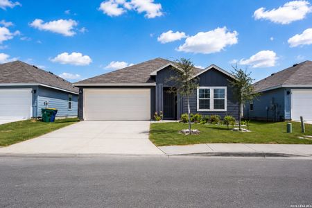 New construction Single-Family house 1004 Village Run, Seguin, TX 78155 - image