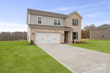 New construction Single-Family house 21040 Running Creek Dr, Locust, NC 28097 plan Red Cedar - image