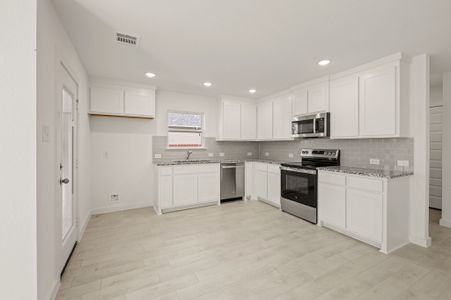 New construction Single-Family house 217 Shady Oaks Dr, Runaway Bay, TX 76246 plan Travis - image 6