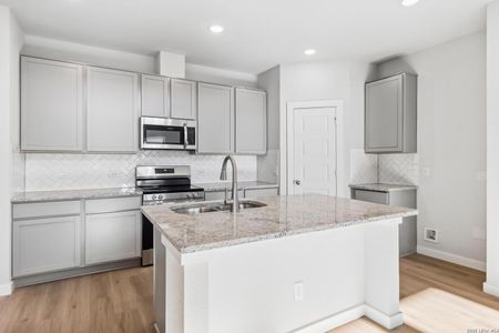 New construction Single-Family house 2902 Haffner Rd, Converse, TX 78109 plan Birch - image 9