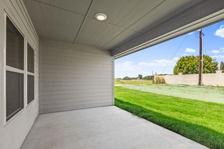 New construction Single-Family house 100 Annabel Dr, Paradise, TX 76073 plan The Granger - image 3