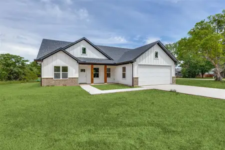 New construction Single-Family house 4000 Tahoe Ct, Granbury, TX 76048 - image