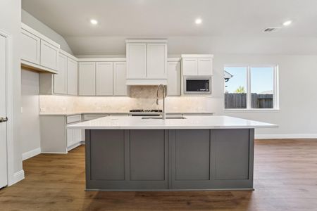 New construction Single-Family house 13045 Brookwood Bend Ln, Conroe, TX 77302 plan Plan 3029 Elevation B - image 8