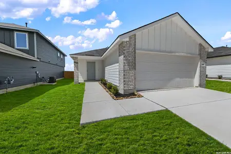 New construction Single-Family house 16059 Mahogany Wy, Elmendorf, TX 78112 plan The Barton - image