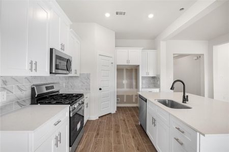 New construction Single-Family house 3222 Emerald Hills Dr, Angleton, TX 77515 - image 6