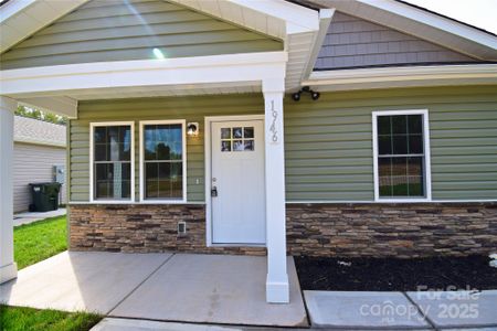 New construction Single-Family house 1479 SW Blvd, Newton, NC 28658 null- photo 2 2