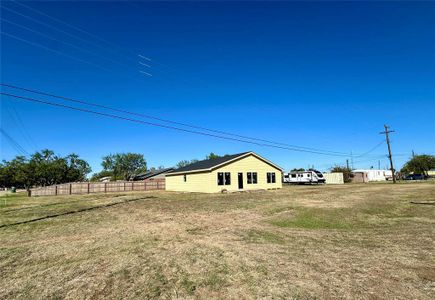 New construction Single-Family house 114 Drummond, Tye, TX 79563 - image