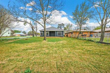 New construction Single-Family house 408 Broadway, Whitesboro, TX 76273 null- photo 16 16