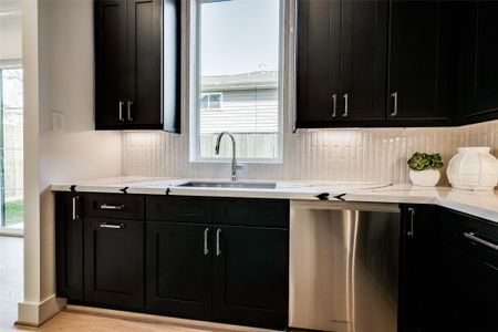 New construction Single-Family house 2011 Hopkins St, Houston, TX 77006 - image 12