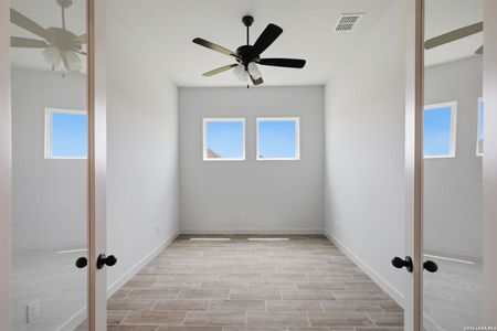 New construction Single-Family house 113 Travis Dr, Castroville, TX 78009 plan The Travis - image 20