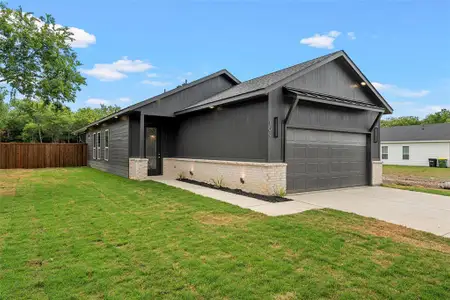 New construction Single-Family house 109 Sycamore St, Hillsboro, TX 76645 - image