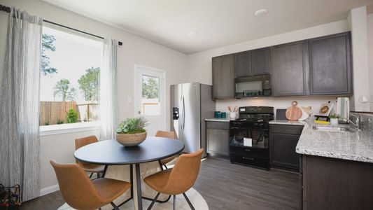 Kitchen & Dining Area