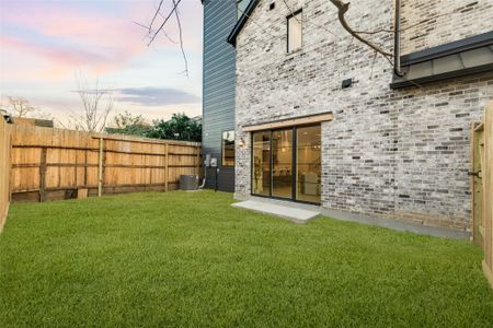 New construction Single-Family house 2011 Hopkins St, Houston, TX 77006 - image 3