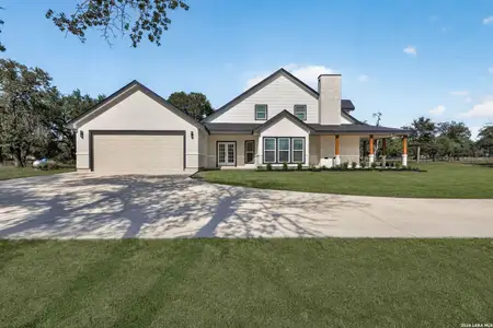 New construction Single-Family house 140 County Rd 6871, Natalia, TX 78059 - image