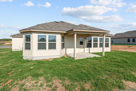 New construction Single-Family house 113 Pendleton Cv, Floresville, TX 78114 Kingsley- photo 31 31