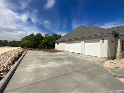 New construction Single-Family house 1239 Ace Trail, New Braunfels, TX 78132 - photo 17 17