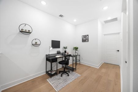 New construction Single-Family house 320 Neyland St, Houston, TX 77022 - image 8