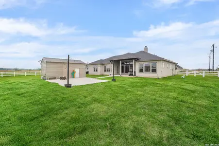 New construction Single-Family house 160 Pradera Rdg, Floresville, TX 78114 - image 3