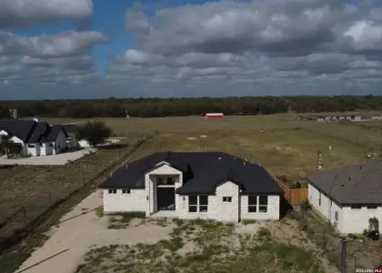 New construction Single-Family house 205 County Rd 6812, Natalia, TX 78059 - image