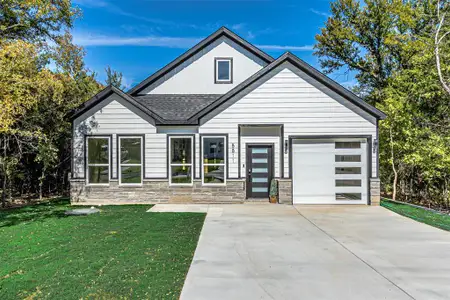 New construction Single-Family house 5511 Cold Water Trl, Granbury, TX 76048 - image