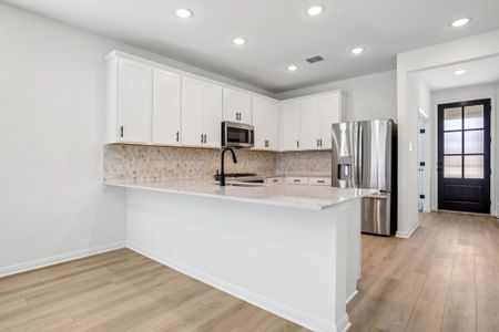 New construction Single-Family house 112 Jans Wy, Georgetown, TX 78626 plan Brodie - image 8