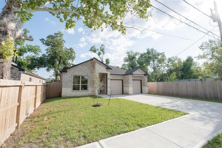 New construction Single-Family house 2516 Avenue Of Oaks Street, Houston, TX 77026 - photo 0