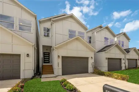 New construction Single-Family house 2303 Staples St, Houston, TX 77026 - image