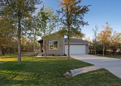 New construction Single-Family house 104 Kipapa Ct, Bastrop, TX 78602 - image