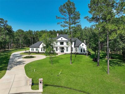 Welcome home to 28013 Arrowhead Trail. This sprawling house accommodates 5 bedrooms, and 5.1 baths.