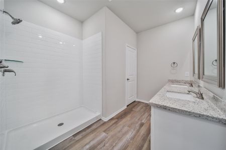 New construction Single-Family house 1410 Glenoaks Dr, Conroe, TX 77385 - image 5