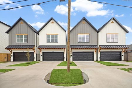 Alternate view of the 2-story floor plan at Villas at Ryon. These four homes feature a spacious design with 3 bedrooms and 2.5 baths. Enjoy first-floor living areas and an impressive 19' x 8' flex space, perfect for additional living, office, or recreation options.