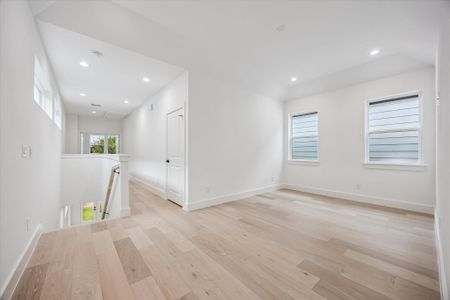 New construction Single-Family house 5339 Larkin St, Houston, TX 77007 - image 16
