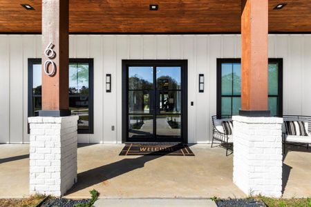 Spacious front farmhouse styled patio.