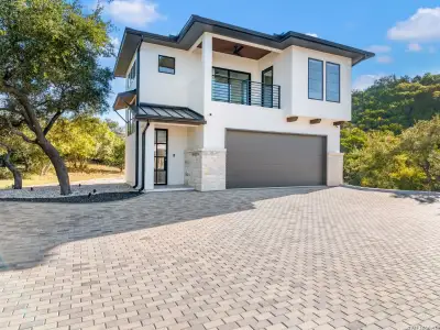 New construction Single-Family house 10702 Nina Rdg, San Antonio, TX 78255 - image