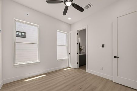 New construction Single-Family house 1105 Wilson St, Houston, TX 77019 - image 19