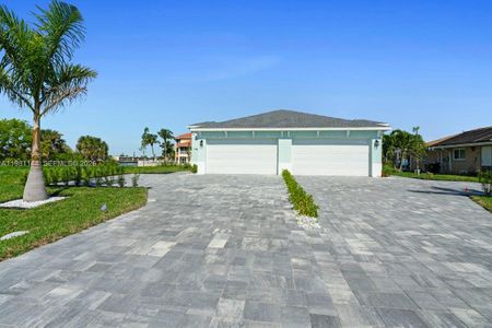 New construction Single-Family house 1105 Se 38 St, Cape Coral, FL 33904 - image