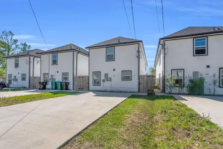New construction Townhouse house 8124 Sterlingshire St, Unit A and B, Houston, TX 77078 - image