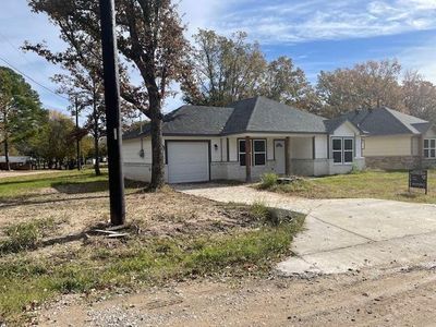 New construction Single-Family house 716 Hemlock Drive, West Tawakoni, TX 75474 - photo 0