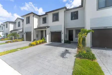 New construction Townhouse house 19107 Sw 344Th Ter, Homestead, FL 33034 - image