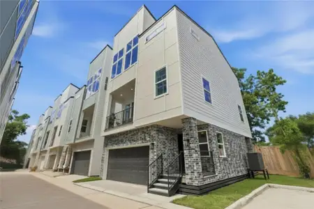New construction Single-Family house 316 Walthall Dr, Unit A, Houston, TX 77022 - image