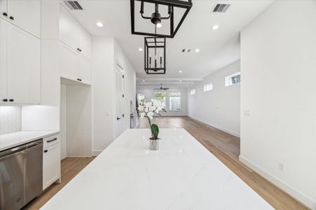 New construction Single-Family house 5337 Larkin St, Houston, TX 77007 - image 8